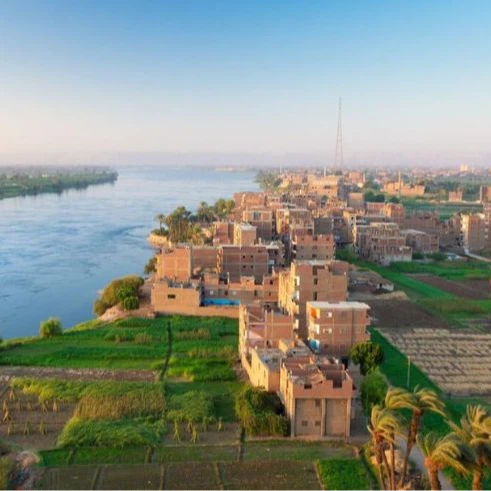 Ebnyland kom in New Sohag aan — Egipte se nuwe internasionale-standaard-temap...